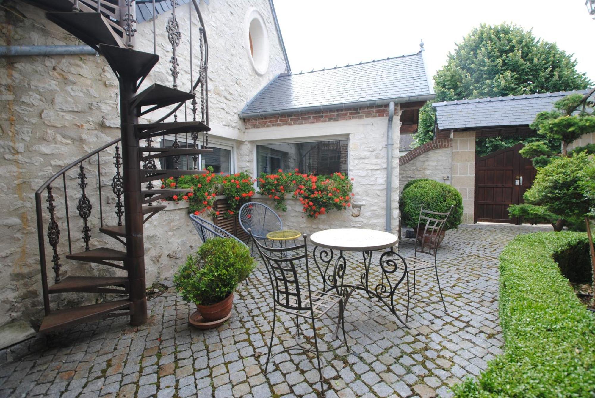 Le Grand Logis - - Guest house *