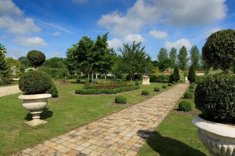 Le Grand Logis - - *
