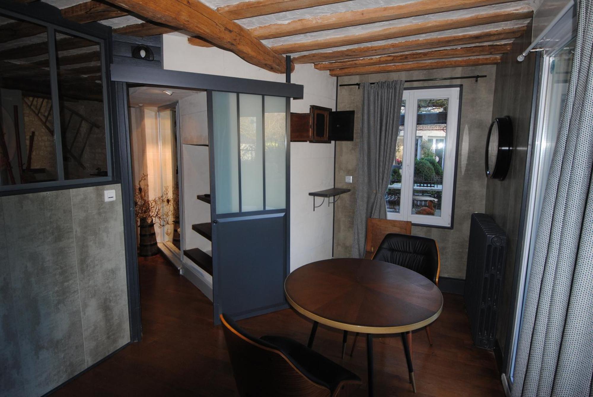 Le Grand Logis - - Guest house